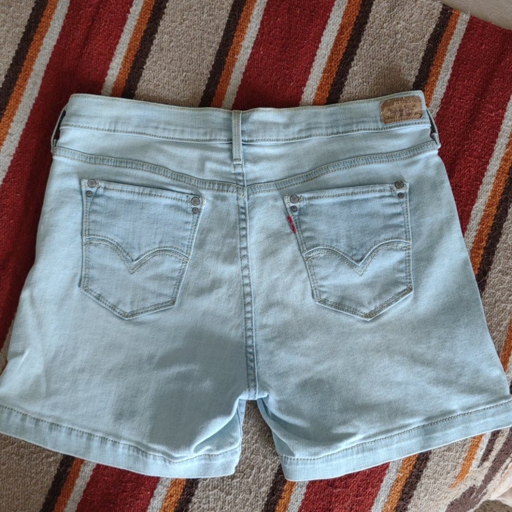 Levi's Ladie's Denim Shorts - Picture 2 of 7